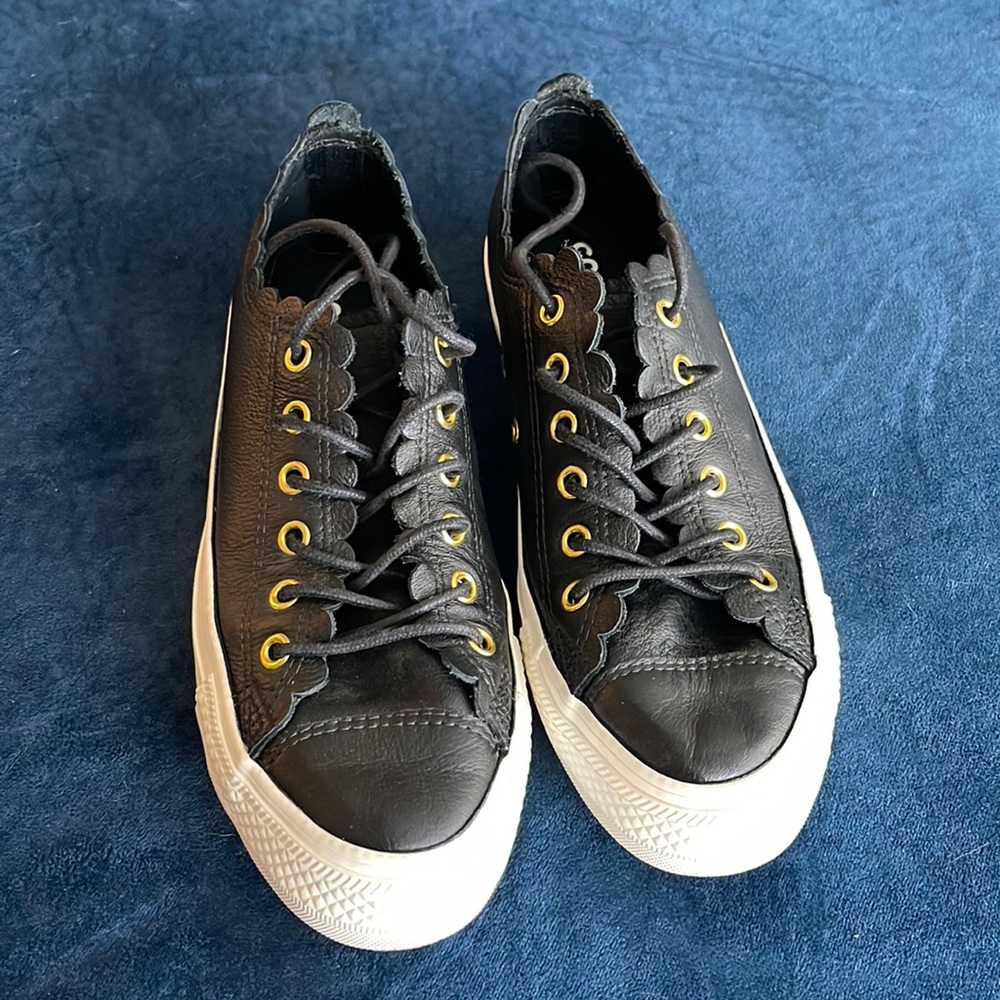 Black leather low top Converse